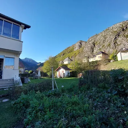 Beau Jardin Proche Randonnee Calme Plain Pied *